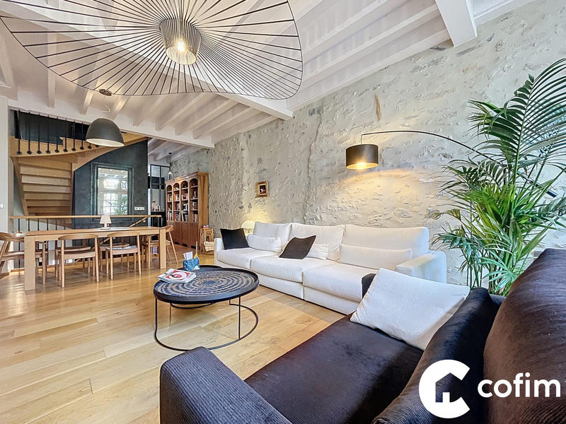 Appartement - 240 m² - 6 pièces