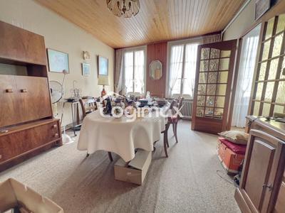 Maison - 212 m² - 10 pièces