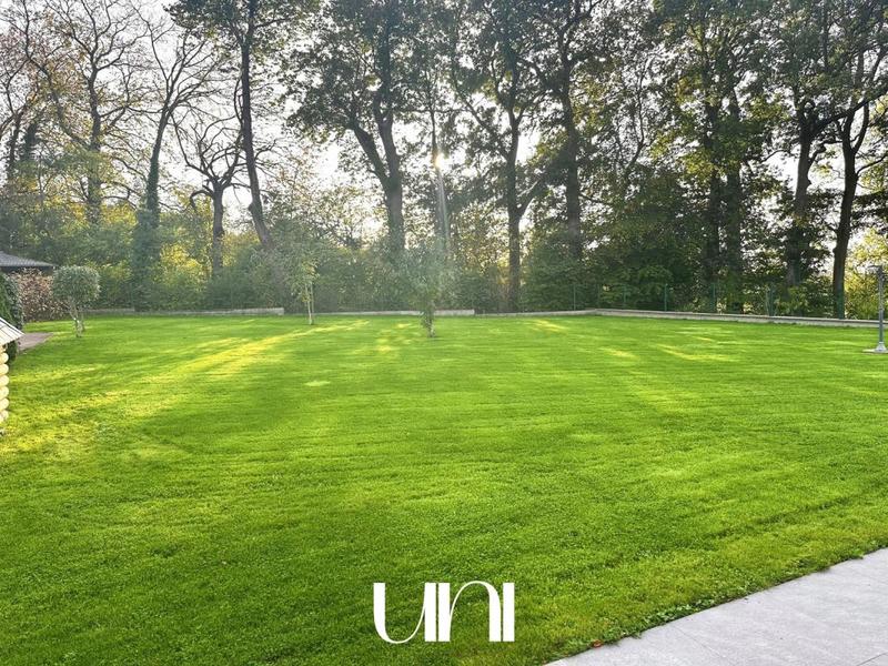 Maison - 247 m² - 7 pièces