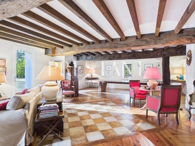 Maison - 301 m² - 9 pièces