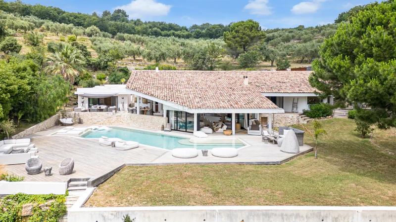 Appartement - 257 m² - 8 pièces