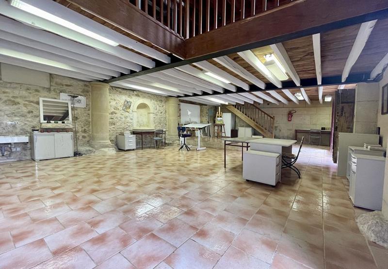 Maison - 326 m² - 13 pièces