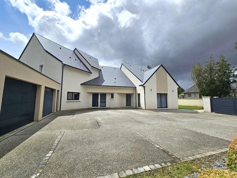 Maison - 530 m² - 10 pièces