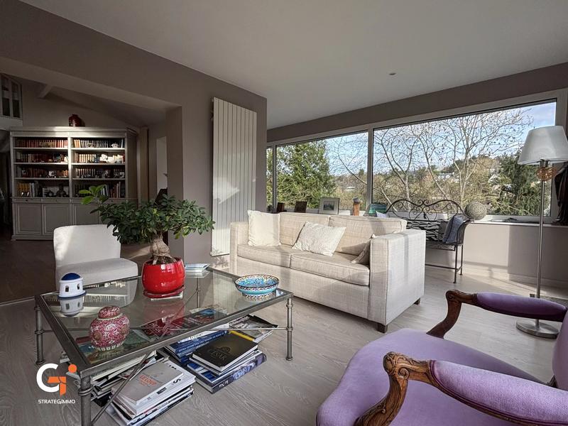 Maison - 255 m² - 9 pièces