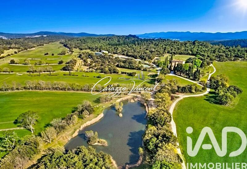 Maison - 1 950 m² - 20 pièces