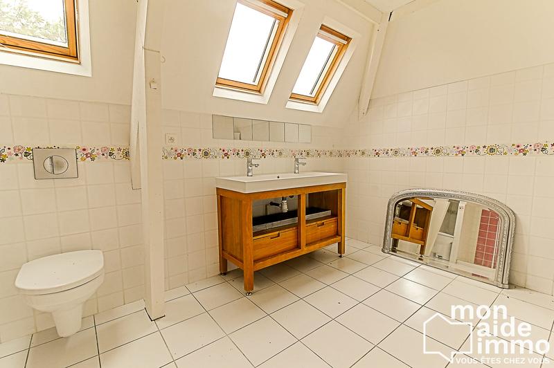 Maison - 244 m² - 8 pièces