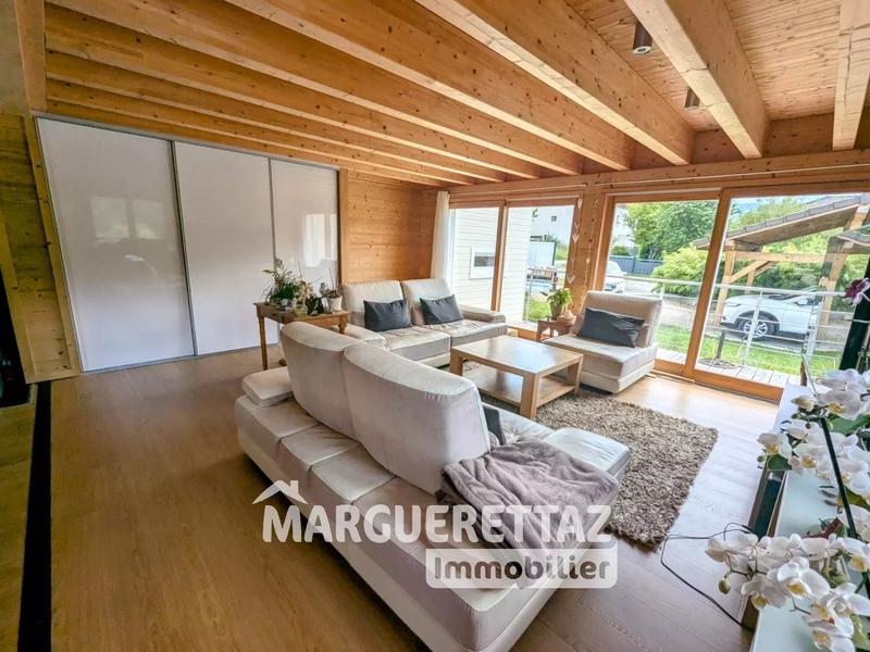 Maison - 237 m² - 7 pièces