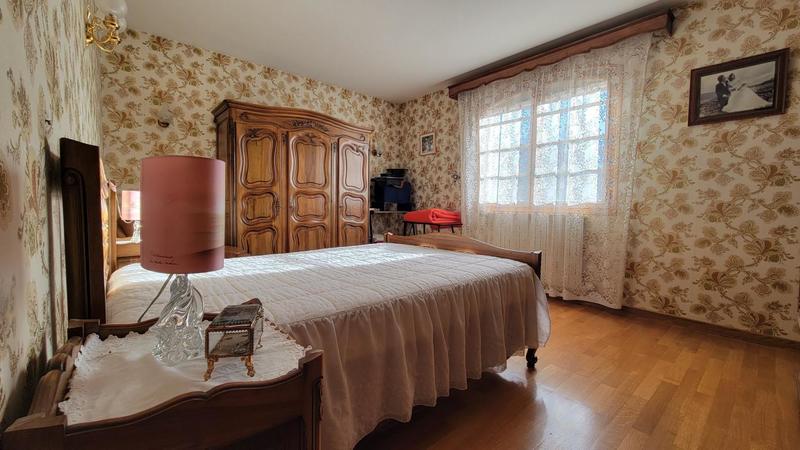 Maison - 241 m² - 6 pièces