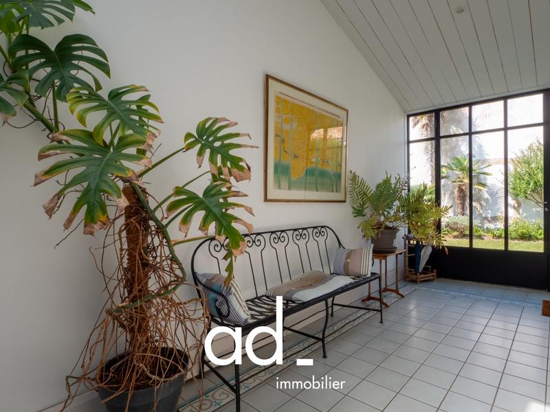 Maison traditionnelle - 320 m² - 12 pièces