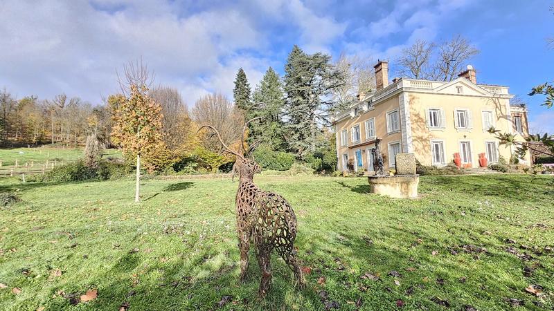 Maison - 445 m² - 10 pièces