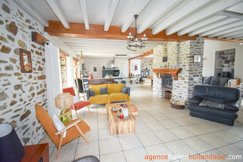 Maison - 216 m² - 9 pièces
