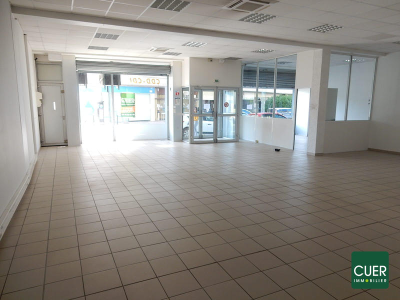 Local commercial - 118 m² - 2 pièces