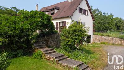 Maison - 214 m² - 8 pièces