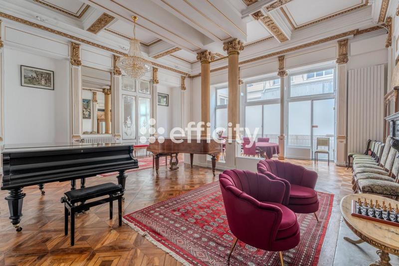 Appartement bourgeois - 182 m² - 5 pièces
