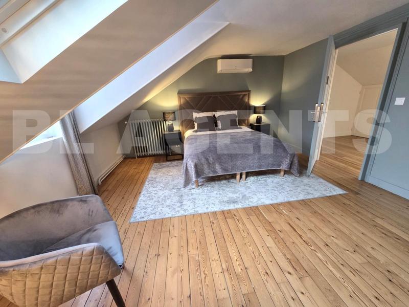 Maison - 570 m² - 13 pièces