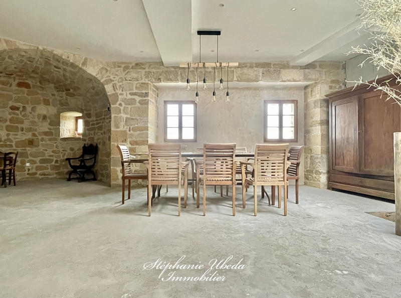 Maison - 235 m² - 6 pièces