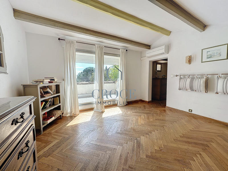 Maison traditionnelle - 236 m² - 9 pièces