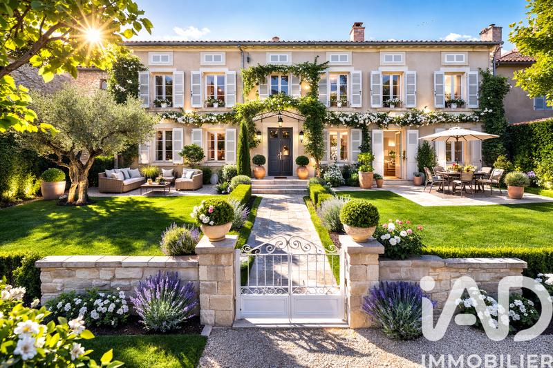 Maison de village - 362 m² - 10 pièces