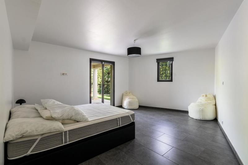 Maison - 250 m² - 6 pièces