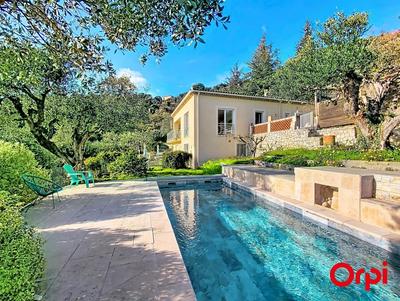 Maison - 222 m² - 8 pièces