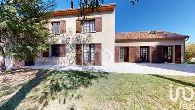 Maison - 221 m² - 7 pièces