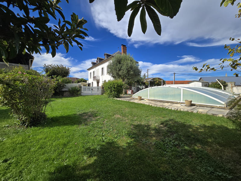 Maison - 210 m² - 7 pièces