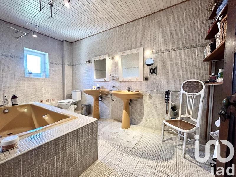 Maison - 213 m² - 7 pièces