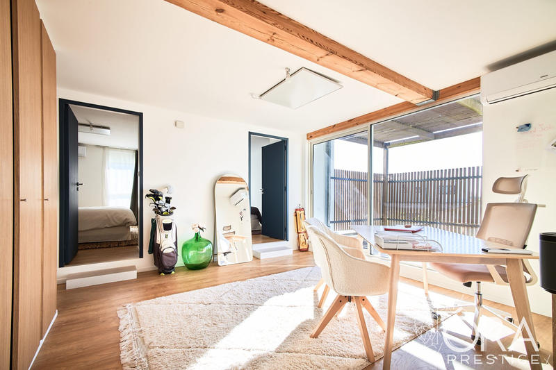 Maison contemporaine - 208 m² - 8 pièces