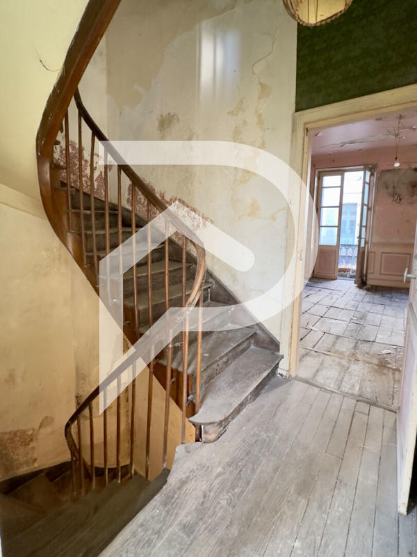 Immeuble - 65 m² - 7 pièces