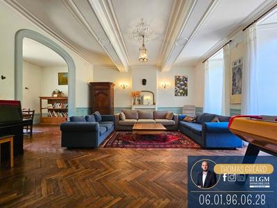 Propriété - 500 m² - 18 pièces