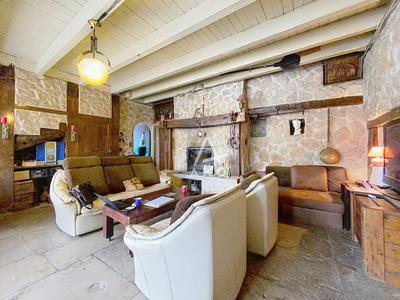 Maison - 371 m² - 15 pièces