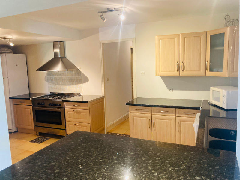 Maison - 221 m² - 7 pièces