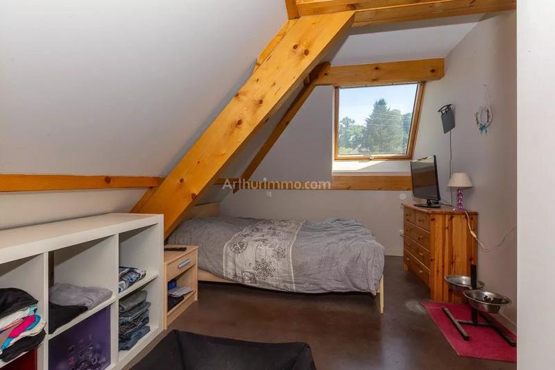 Maison - 275 m² - 12 pièces