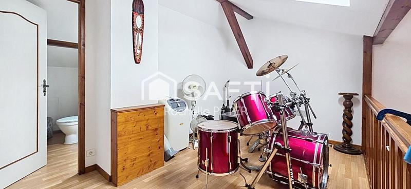 Maison - 243 m² - 14 pièces