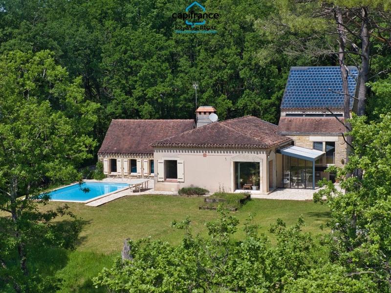 Propriété - 250 m² - 7 pièces