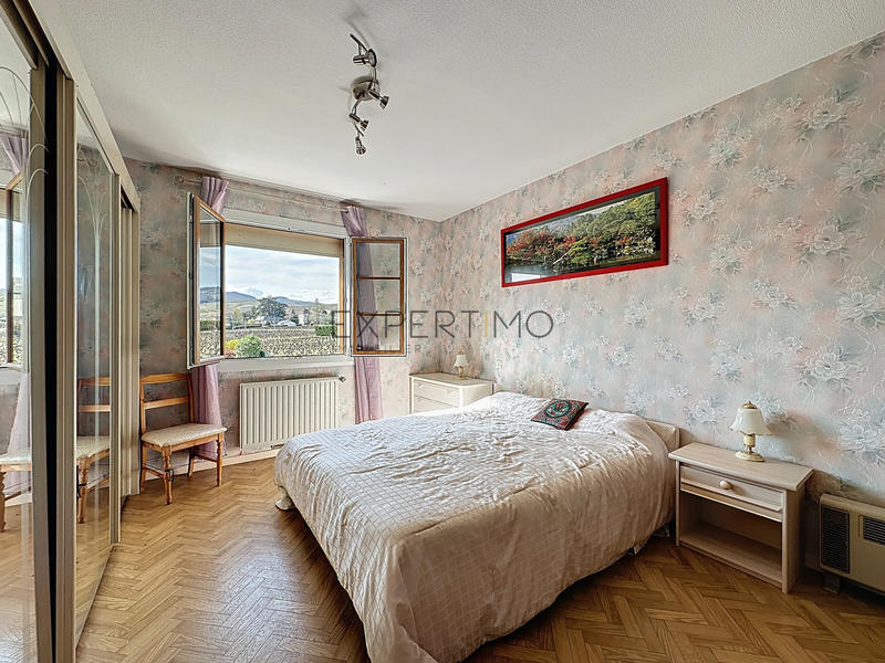 Propriété - 220 m² - 9 pièces