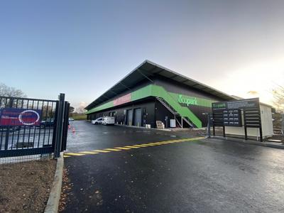 Entrepôt - 295 m² - 4 pièces