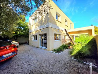 Immeuble - 261 m² - 8 pièces