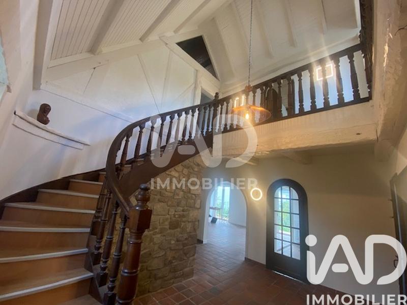 Maison - 224 m² - 7 pièces