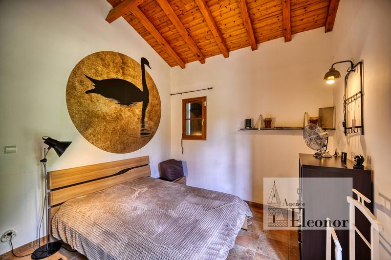 Maison traditionnelle - 477 m² - 23 pièces