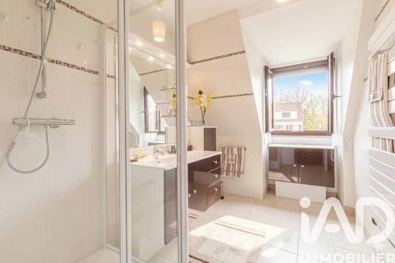 Maison - 200 m² - 7 pièces