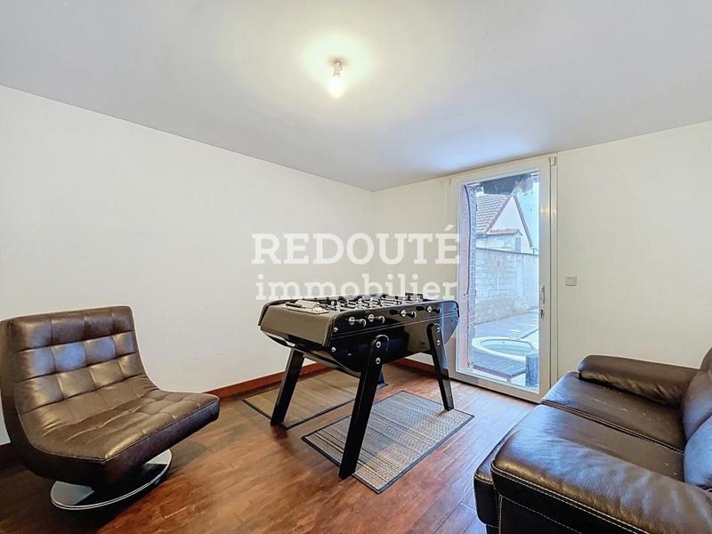 Maison - 236 m² - 8 pièces