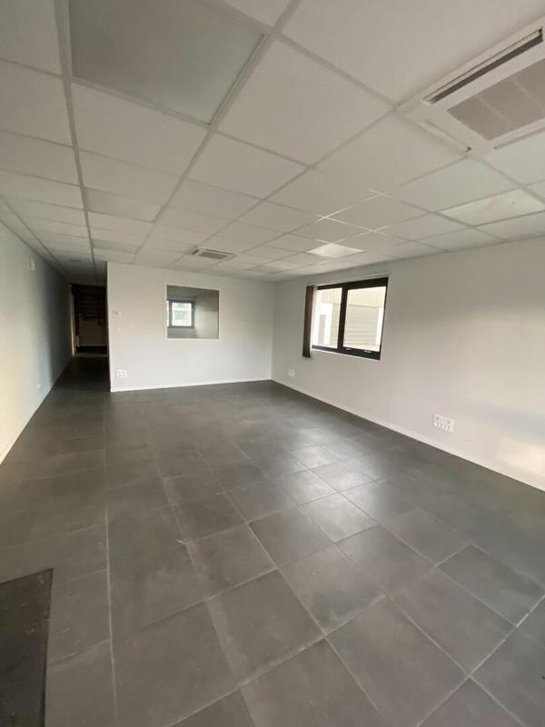 Local commercial - 1 219 m²