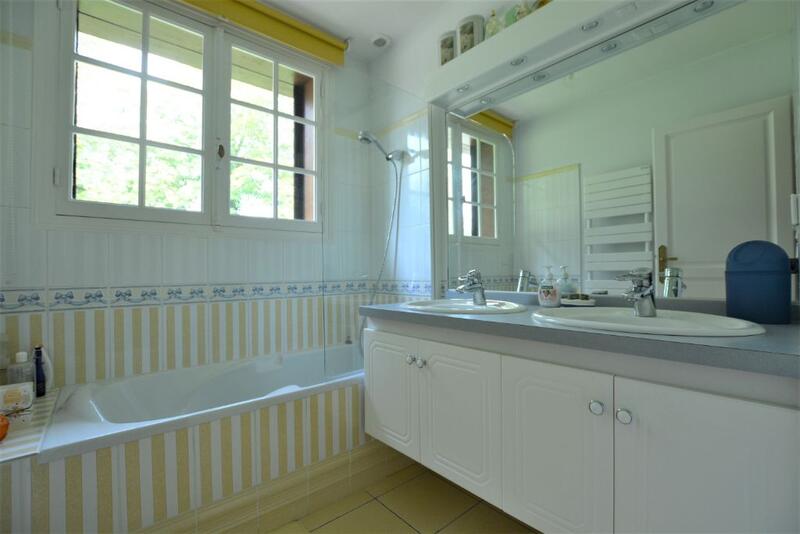 Demeure - 387 m² - 7 pièces