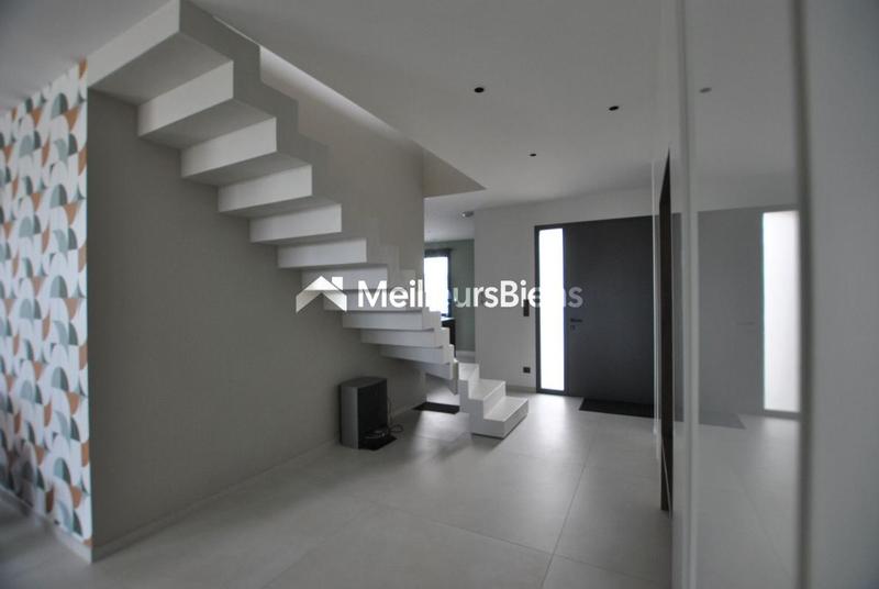 Propriété - 250 m² - 8 pièces