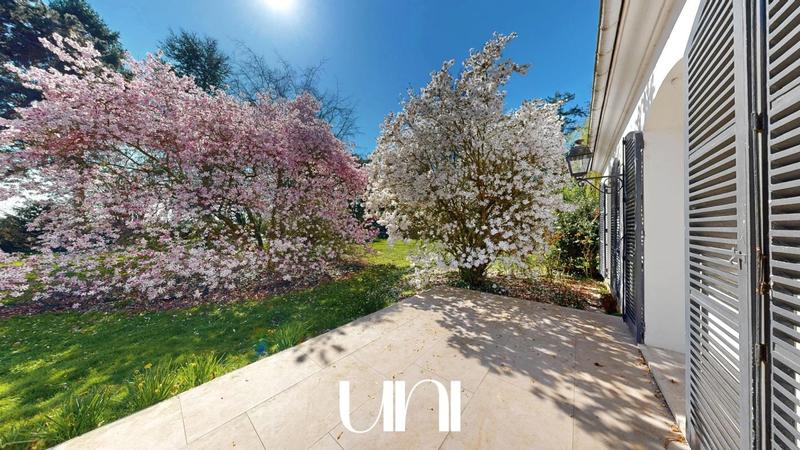 Maison - 318 m² - 8 pièces