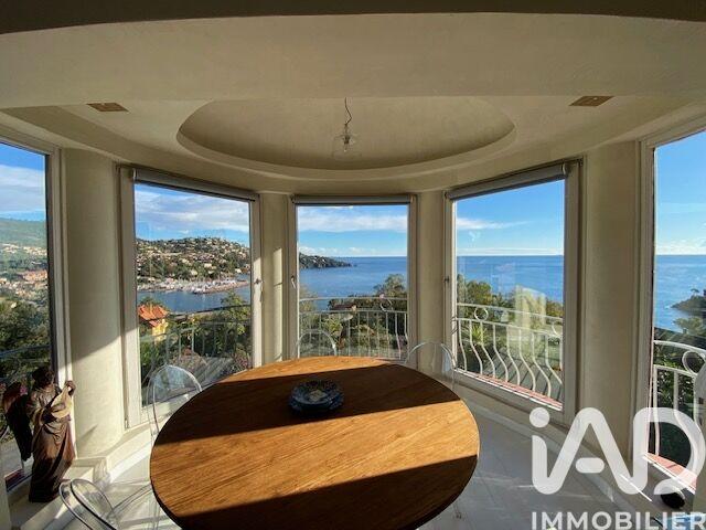 Maison - 219 m² - 7 pièces