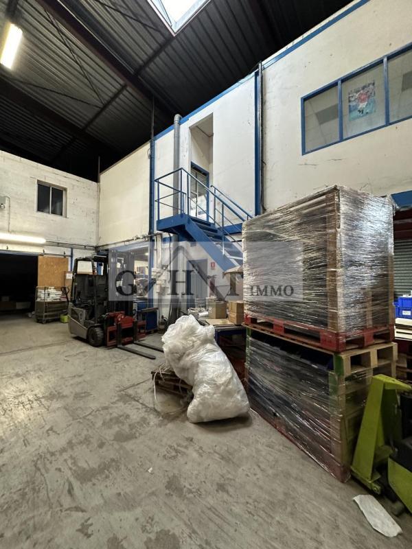 Entrepôt - 1 194 m²