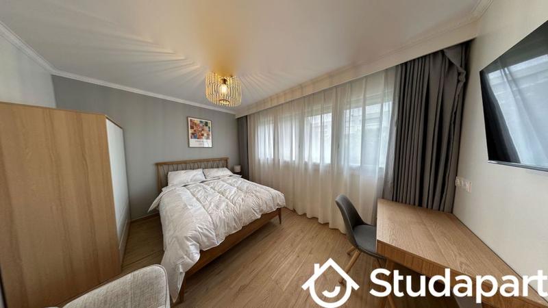 Chambre - 90 m² - 1 pièce