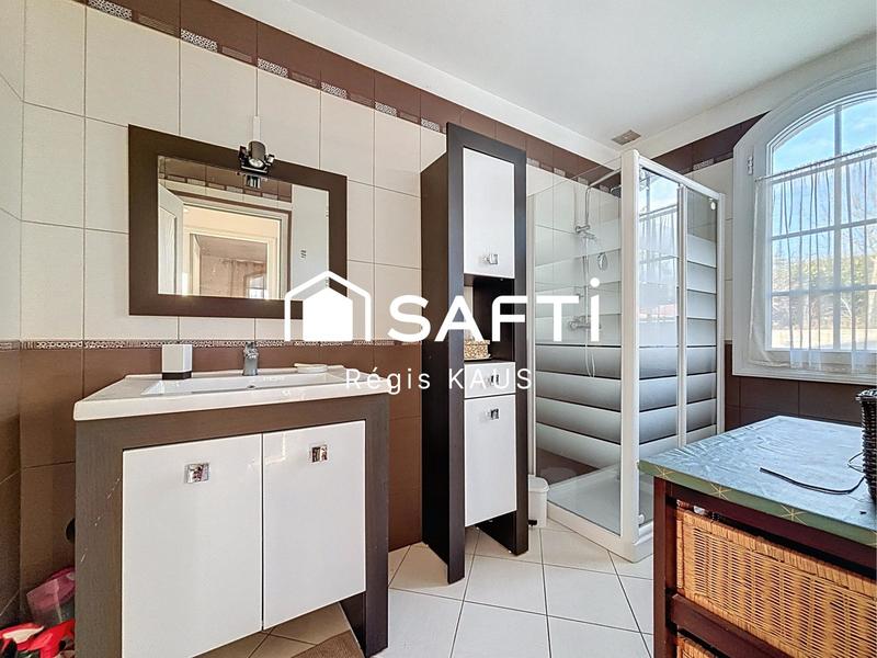 Maison - 240 m² - 10 pièces